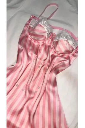 Pembe Çizgili Balenli Saten Gecelik – Romantik Tasarım